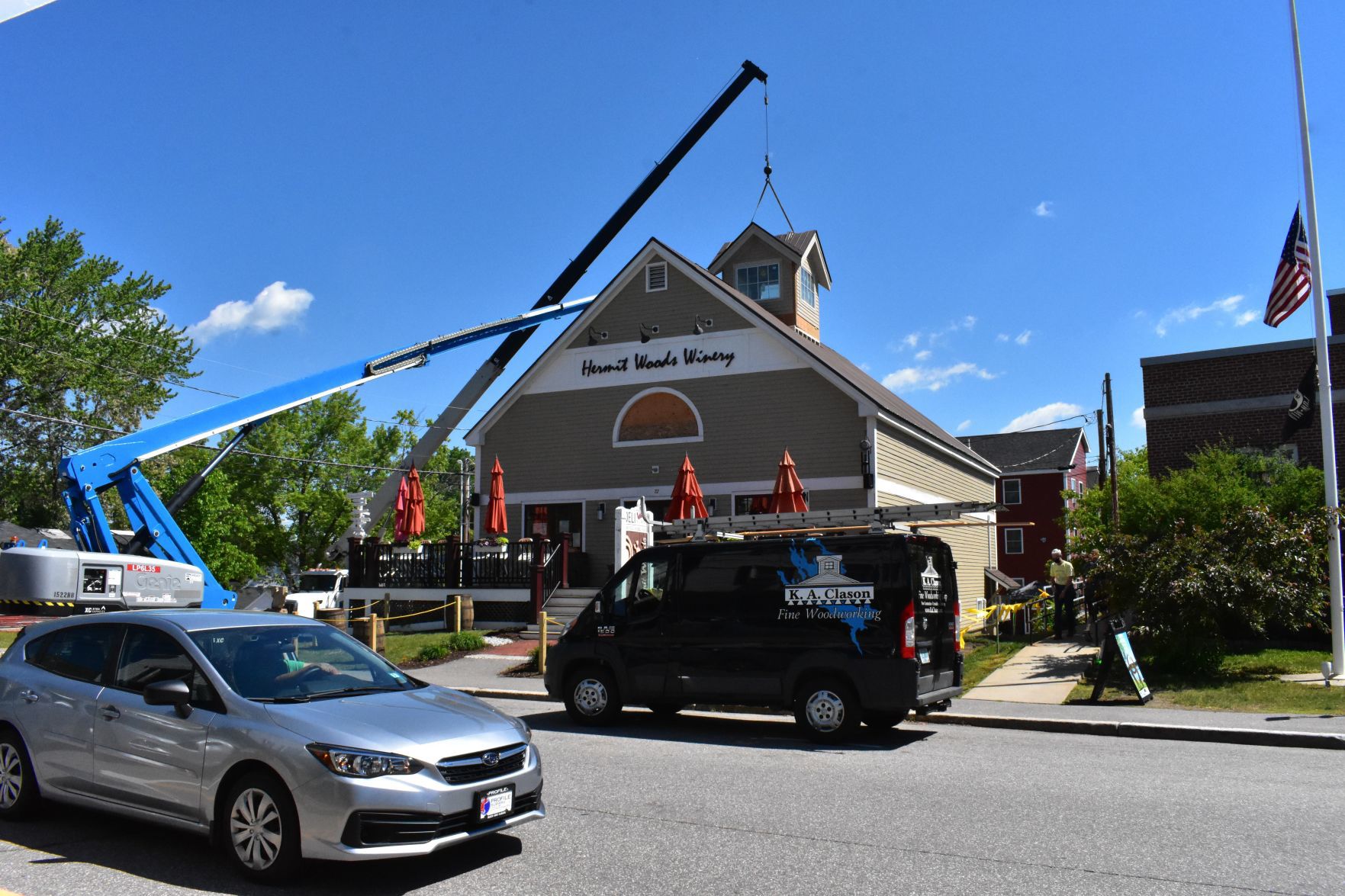 Lifting a cupola into place